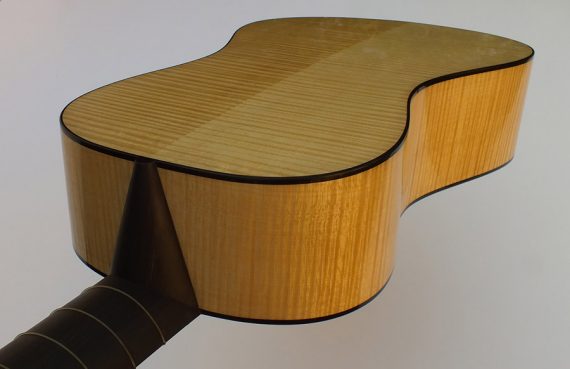 Guitare-baroque-Stradivarius-1700-The Rawlins-Félix Lienhard-luthier-luth-archiluth-théorbe-guitare baroque-